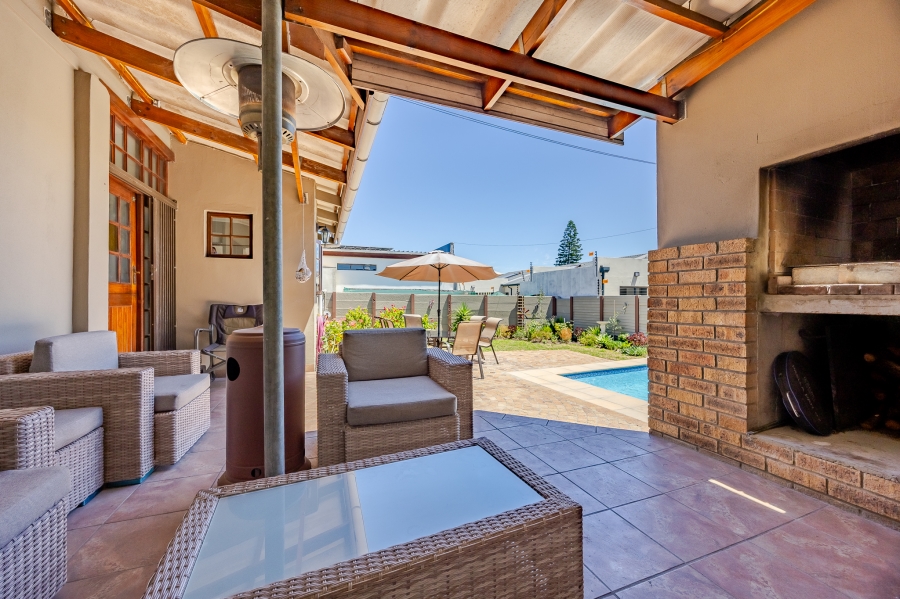 5 Bedroom Property for Sale in Bothasig Western Cape